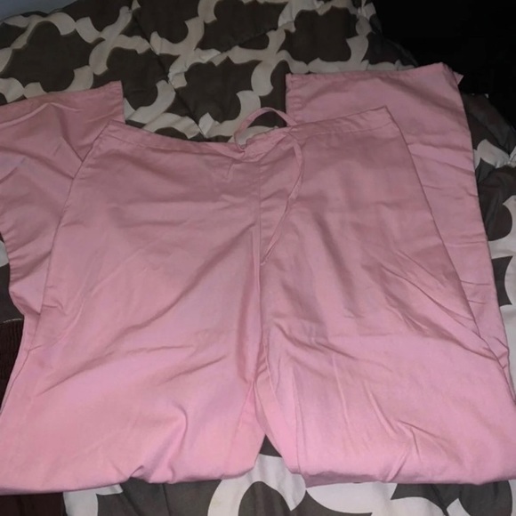 Set of scrubs. - Picture 4 of 7